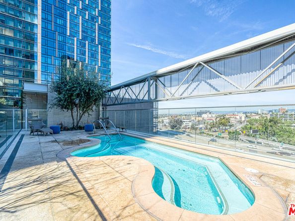 877 Francisco Street 1906, Los Angeles CA 90017