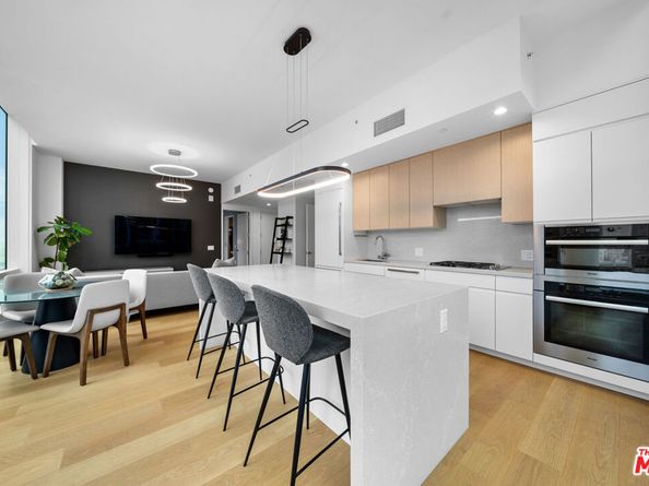 877 Francisco Street 1906, Los Angeles CA 90017