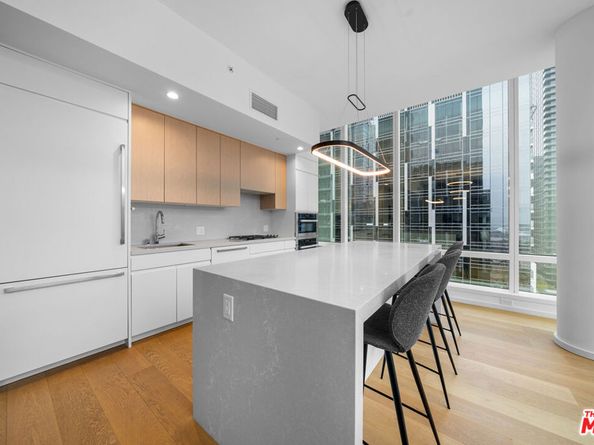 877 Francisco Street 1906, Los Angeles CA 90017