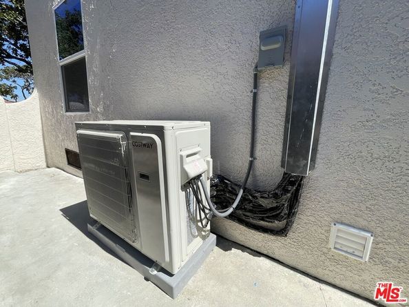 624 W 102nd Street, Los Angeles CA 90044