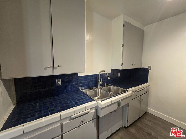 5710 Vineland Avenue, North Hollywood CA 91601