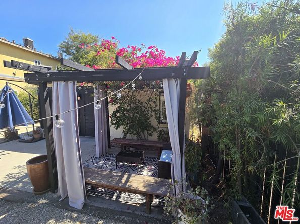 5710 Vineland Avenue, North Hollywood CA 91601