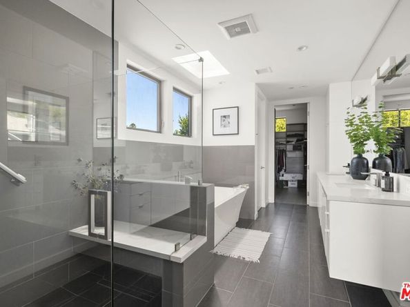 125 S Medio Drive, Los Angeles CA 90049