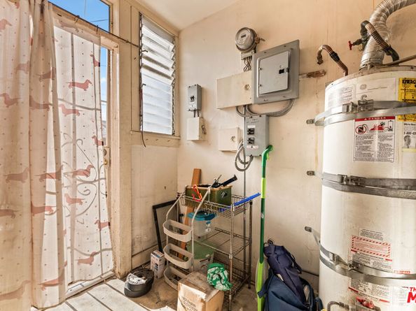 1011 N N Heliotrope Drive, Los Angeles CA 90029