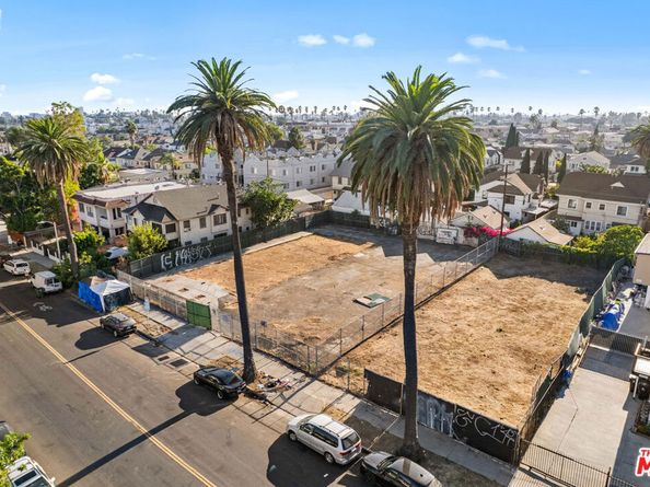 1011 N N Heliotrope Drive, Los Angeles CA 90029