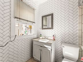 1011 N N Heliotrope Drive, Los Angeles CA 90029