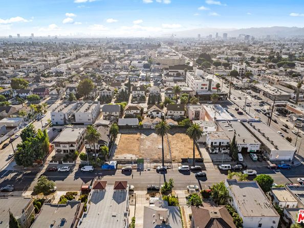 1011 N N Heliotrope Drive, Los Angeles CA 90029