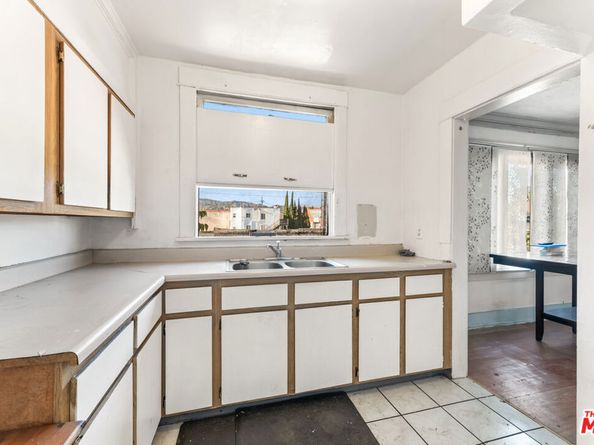 1011 N N Heliotrope Drive, Los Angeles CA 90029