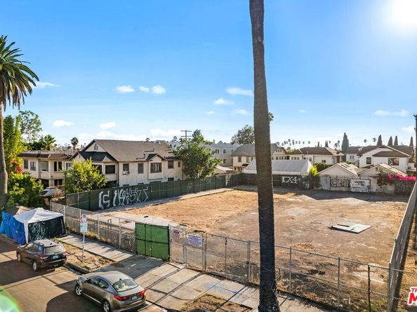 1011 N N Heliotrope Drive, Los Angeles CA 90029