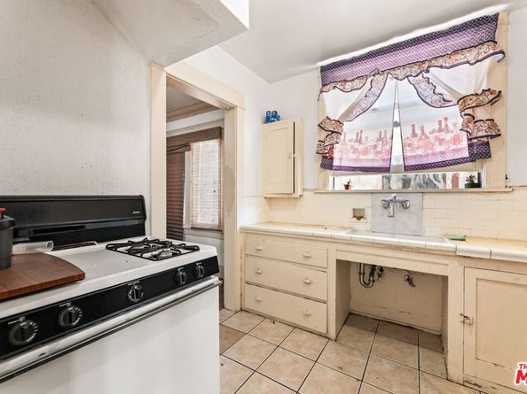 1011 N N Heliotrope Drive, Los Angeles CA 90029