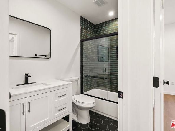 1733 S New Hampshire Avenue, Los Angeles CA 90006