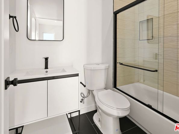 1733 S New Hampshire Avenue, Los Angeles CA 90006