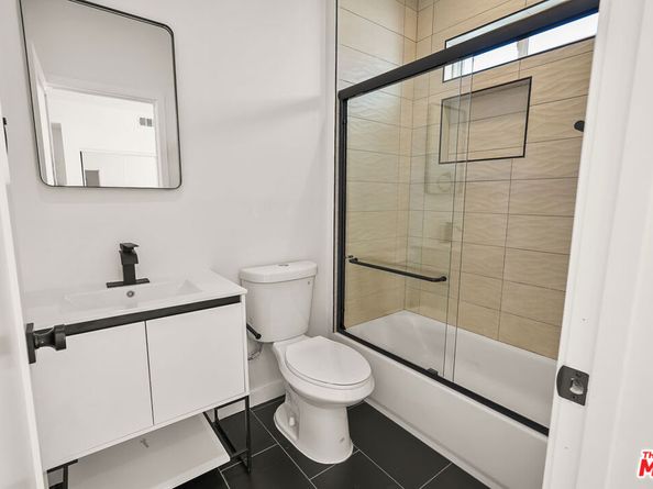 1733 S New Hampshire Avenue, Los Angeles CA 90006