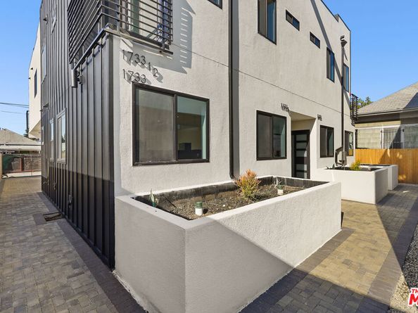 1733 S New Hampshire Avenue, Los Angeles CA 90006