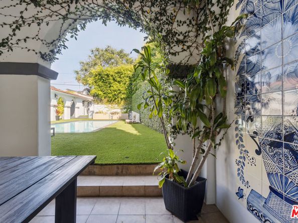 956 S Longwood Avenue, Los Angeles CA 90019