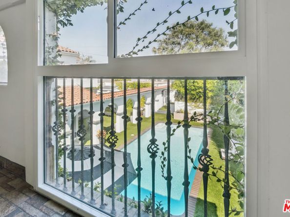956 S Longwood Avenue, Los Angeles CA 90019
