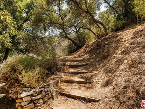 10012 Charter Oak Lane, Beverly Hills CA 90210