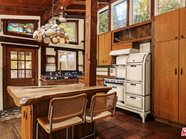 10012 Charter Oak Lane, Beverly Hills CA 90210
