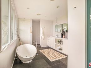 2427 Solar Drive, Los Angeles CA 90046