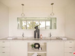 2427 Solar Drive, Los Angeles CA 90046