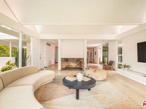 2427 Solar Drive, Los Angeles CA 90046