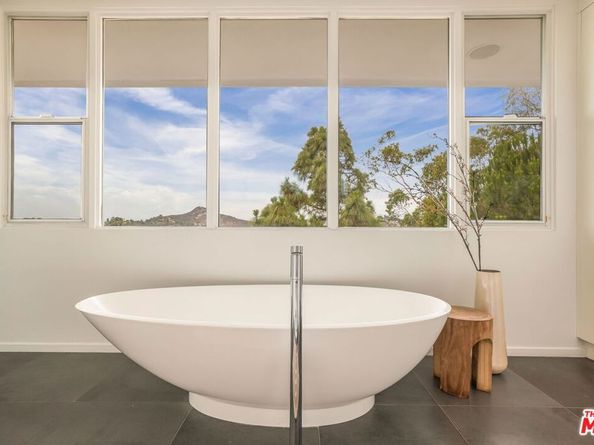 2427 Solar Drive, Los Angeles CA 90046