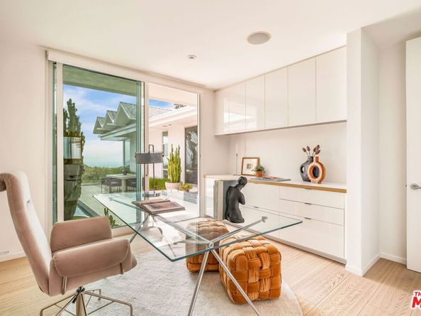 2427 Solar Drive, Los Angeles CA 90046