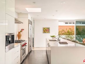 2427 Solar Drive, Los Angeles CA 90046