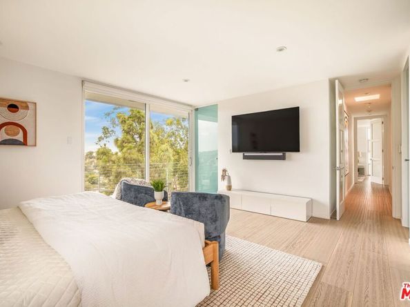 2427 Solar Drive, Los Angeles CA 90046