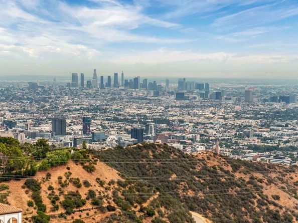 2427 Solar Drive, Los Angeles CA 90046