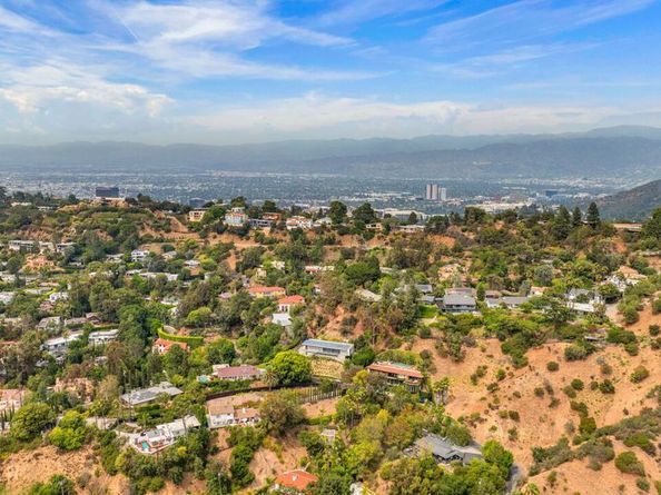 2427 Solar Drive, Los Angeles CA 90046