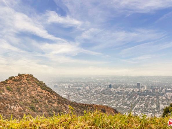 2427 Solar Drive, Los Angeles CA 90046