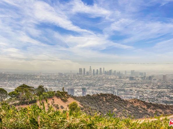 2427 Solar Drive, Los Angeles CA 90046