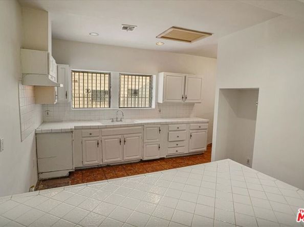 5552 Barton Avenue, Los Angeles CA 90038