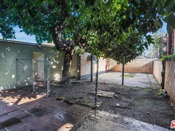 5552 Barton Avenue, Los Angeles CA 90038