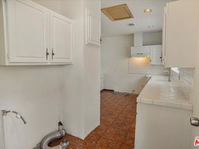 5552 Barton Avenue, Los Angeles CA 90038