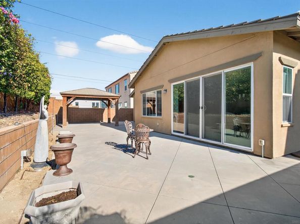 4077 E Groveland Dr, Ontario CA 91761