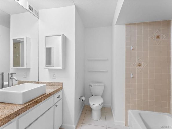 2533 Navarra Dr 2A, Carlsbad CA 92009