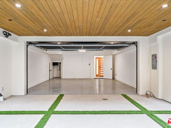 7305 N Eaton Place, Los Angeles CA 90046