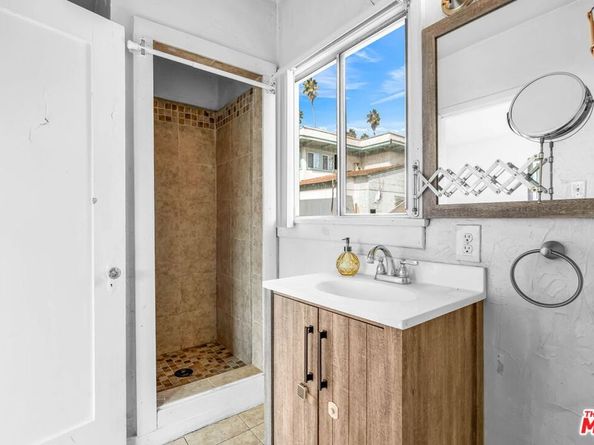 1412 S Victoria Avenue, Los Angeles CA 90019