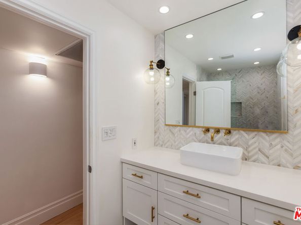 8535 W West Knoll Drive 109, West Hollywood CA 90069