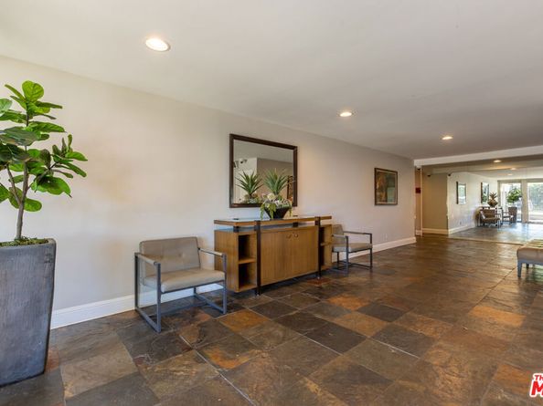 8535 W West Knoll Drive 109, West Hollywood CA 90069