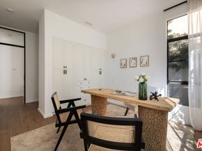 745 Sunset Avenue, Venice CA 90291