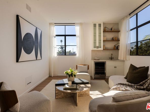 745 Sunset Avenue, Venice CA 90291