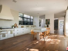 745 Sunset Avenue, Venice CA 90291