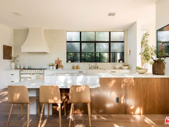 745 Sunset Avenue, Venice CA 90291