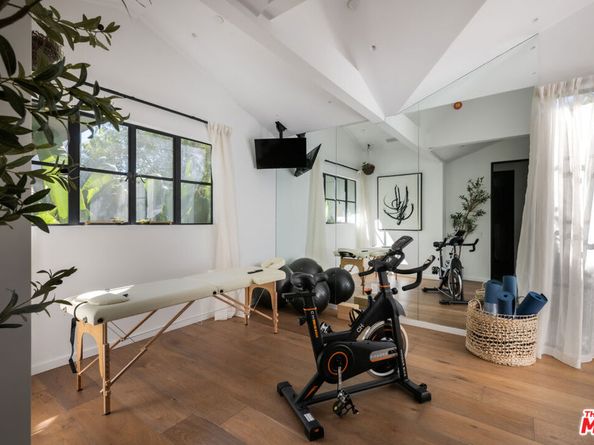 745 Sunset Avenue, Venice CA 90291