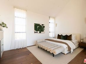 745 Sunset Avenue, Venice CA 90291