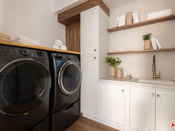 745 Sunset Avenue, Venice CA 90291