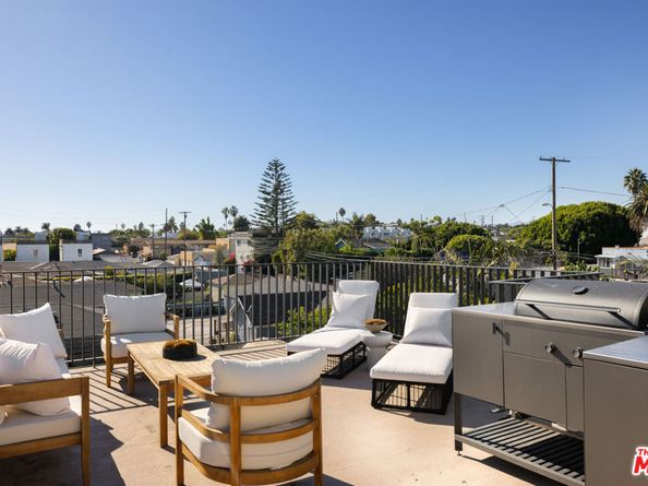 745 Sunset Avenue, Venice CA 90291